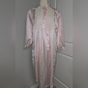Linda Vintage Luxurious Satin Nightgown with Lace Detailing Petite/Small *